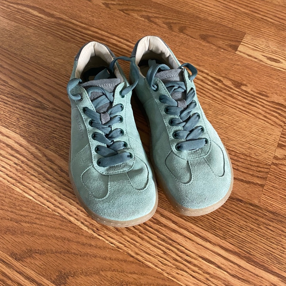 Blusun sneakers!